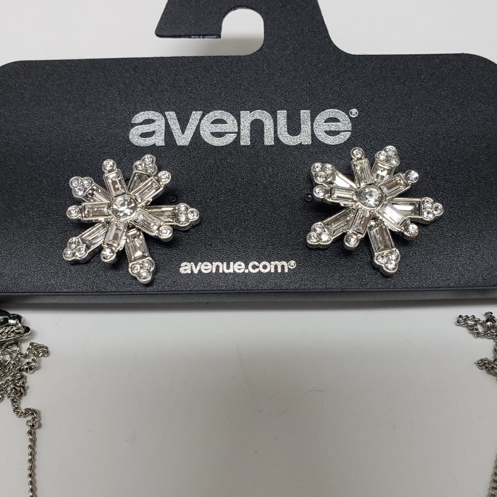 AVENUE Silver-tone Sparkling Crystals Snowflakes Pendant Necklace with Earrings - Picture 9 of 13